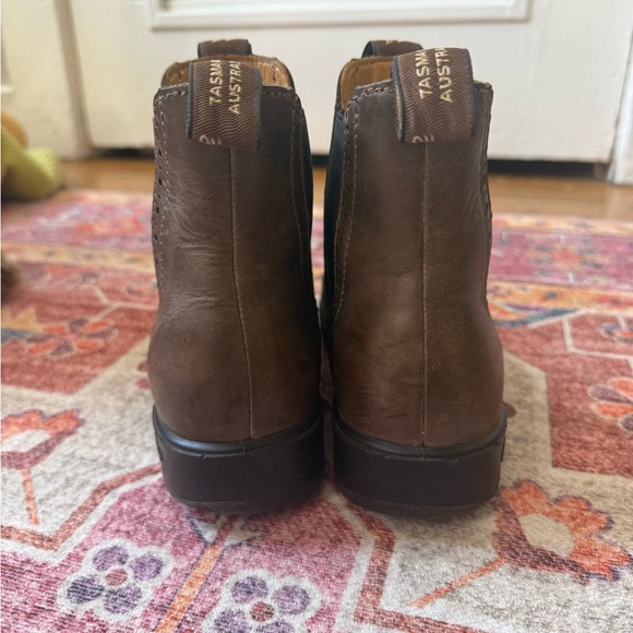 Women’s Blundstone Chelsea Boots - Picture 4 of 10